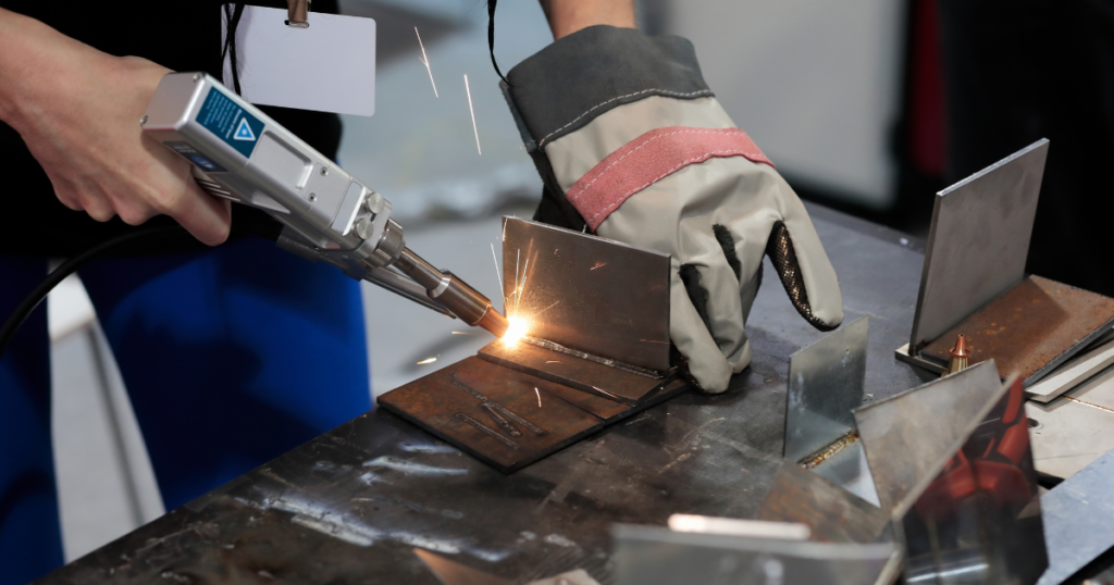 Jak dobrać spawarkę laserową do materiału